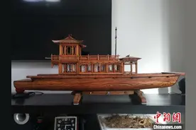 山东机械工人化“腐朽”为神奇 千余个零件重建清代画舫图片