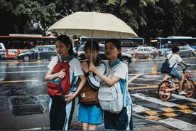 深圳校服咋就成了网红爆款，还登上了国外著名展馆？图片