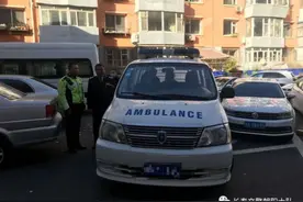 长春朝阳交警整治“黑救护车”——假的真不了，装的再像也有被识破的时候图片