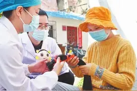 女孩捐出长发，温暖白血病患者图片