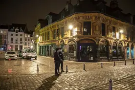 外媒观察法国宵禁：过去嘈杂的街道，现在安静得能听到房客趴在窗口剪指甲图片