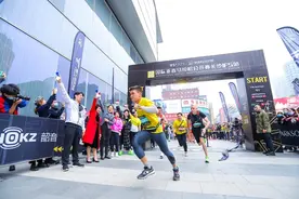2020国际垂直马拉松公开赛长沙IFS站全速开跑图片