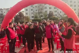 东利社区为40对老人举办金婚庆典活动图片