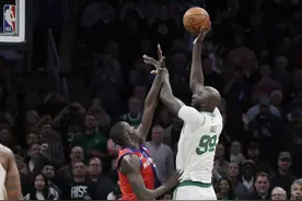 NBA官方祝凯尔特人球员塔科-法尔25岁生日快乐图片