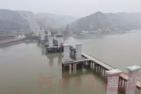 钢梁架起来！国道207孟州黄河大桥加紧建设图片