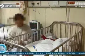 妈妈在家给两个孩子洗澡 两岁小儿子一头栽进浴桶，险些溺亡图片