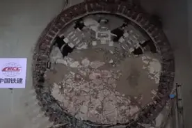 地下42米穿越北京中心！北京地铁8号线连接地下中轴线！视频封面