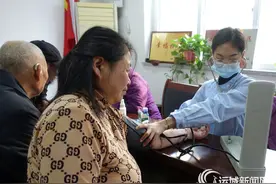 四季绿城社区 健康义诊暖民心图片