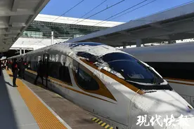 盐城到上海2小时12分！5岁男孩乘盐通高铁首发车到上海看爸妈图片