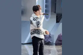 跨年晚会看到爽，听潘长江、汪苏泷、王菊、成毅讲段子也很爽图片