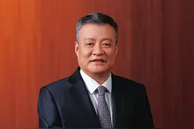 老将王江回归建行 拟任行长图片