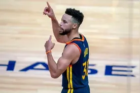 科尔：库里赛前感觉不舒服，随后去看了黄蜂队医并离开比赛图片