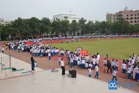 寮步镇香市中学举行爱心义卖公益活动图片