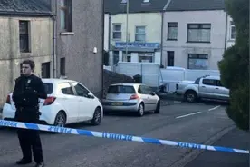 英国威尔士一中餐外卖店外发生刀刺案件 一名16岁华人少女死亡图片