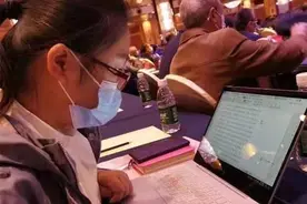 江苏海安34岁女记者猝然离世，被追授为“三八”红旗手图片