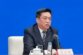 教育部：将加大力度保障进城务工人员随迁子女就学图片