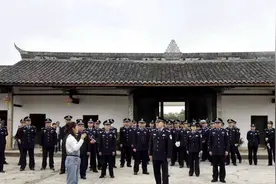 中江县公安局在罗江范家大院组织开展廉政教育图片