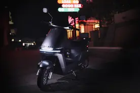 搭载引擎MAX系统、续航超150公里，爱玛发布A500电动车图片