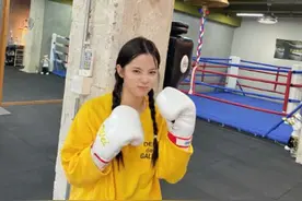欧阳娜娜晒拳击照 穿黄色卫衣搭双马尾麻花辫活力满满图片
