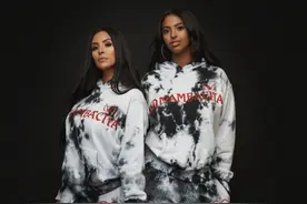 瓦妮莎晒与大女儿合照像姐妹 宣布纪念Gigi收益全捐图片