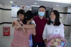 一次“试一试”的报警求助，莞城公安帮他们找回丢失17年的双胞胎女儿图片