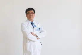 青岛大学附属医院胃肠外二科病区主任王东升——精准实现胃癌个体化治疗，给患者带去福音图片
