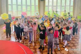 “童心如歌，书香如蜜”——沈阳伟才国际幼儿园开展“雏鸟伴飞”关爱计划公益募书活动图片