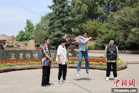 《天天向上》“打卡”三星堆博物馆 王一博直呼“考古太酷了”图片