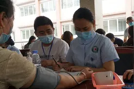 绵竹市人民医院：接种疫苗筑防疫高墙 坚守岗位获群众点赞图片