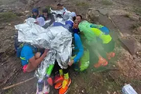 甘肃山地马拉松跑友聊天记录曝光：多名选手失温迷路，保暖毯被吹烂图片