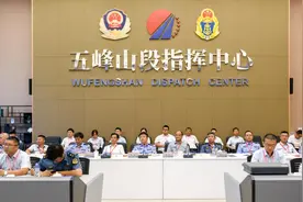 通车前，五峰山大桥举行火灾事故应急处置演练图片