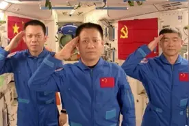 中国航天员“天宫”生活秀图片