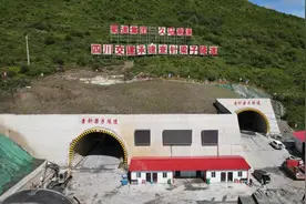 探访久马｜每天掘进60厘米、工人换了6批 这座隧道建设为何如此艰难？图片