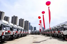 50辆东风天龙KC智能环保渣土车助力武汉“蓝天保卫战”图片