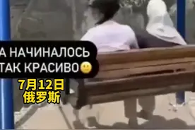 俄罗斯两女子玩悬崖秋千，绳子突然断了……图片