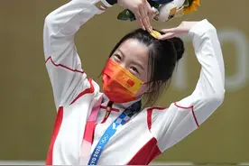 珍珠美甲、胡萝卜头绳、小黄鸭发卡……“气枪公主”杨倩同款成爆款图片