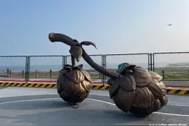 艺术雕塑“扮靓”金沙滩啤酒城图片
