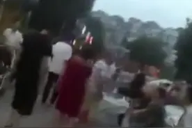 四川自贡大安区的夏季夜市，派出所民警是“常客”图片