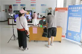 枣庄市滕州龙阳镇推进“三码”查验扎紧疫情防控篱笆图片