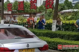 为躲避交通执法检查，桂林一教练坐副驾掌控方向盘驾车逃离图片