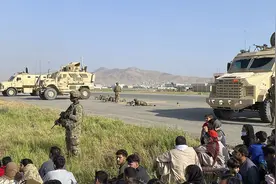 美媒：塔利班曾与美军达成秘密协议，护送美国人前往机场“暗门”图片