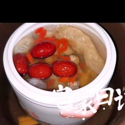 鲜奶雪耳花胶 花胶炖雪耳牛奶的功效 鲜奶雪耳花胶 花胶炖雪耳牛奶的功效