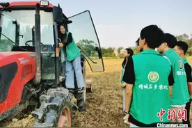 “95后”女农机手沈笑芬：在田野里绽放青春图片