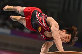 全运会｜体操收官：邹敬园卫冕双杠 胡旭威逆转单杠登顶图片