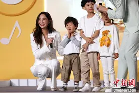 “浪姐”郑希怡谈母爱：努力呵护女儿的勇气与好奇心图片