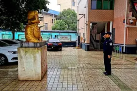 他来自雷锋派出所！他说，尽心干好本职工作，就是最好的担当！图片