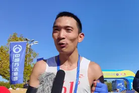 全马男子冠军李子成：在东营跑马感觉特别舒适图片