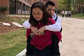 20岁脑瘫男孩上大学：曾沉迷网游 感谢妈妈没抛弃我图片