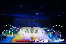 开幕式亮点｜书本舞蹈动作整齐划一 一起点亮心中梦想图片