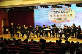 《国产经典动漫串烧》《海上钢琴师》……“高雅艺术进校园”这次演奏电影金曲图片